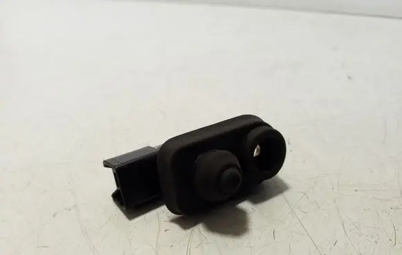 Mitsubishi L200 Rear door sensor 8D4C