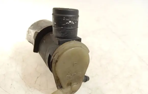 Ford Focus Windscreen/windshield washer pump 93BB17K624BA