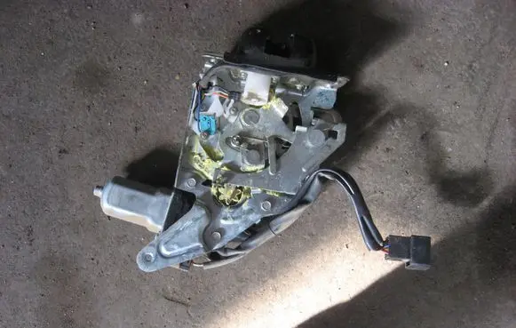 Lincoln Navigator Loading door lock 6L147840860