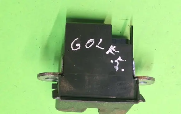 Volkswagen Golf V Tailgate/trunk/boot lock/catch/latch 5M0827505B