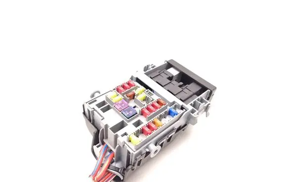 Opel Astra J Fuse module 13222786