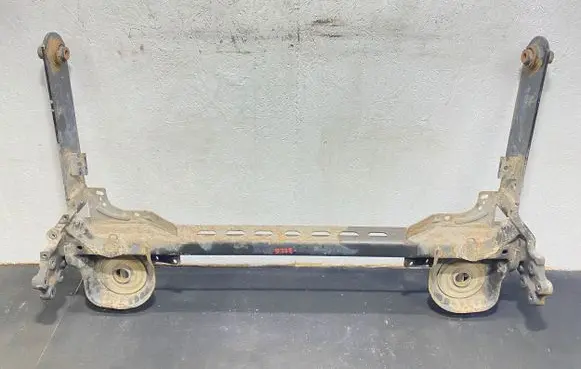 Opel Vivaro Rear axle beam R555027019R 93868595
