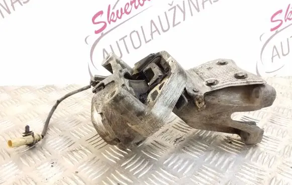 Audi A8 S8 D4 4H Engine mounting bracket 8K0199307