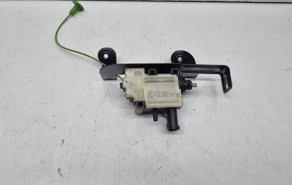 BMW 5 E60 E61 Fuel tank cap lock motor 6985878 67116985878