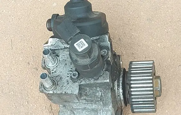 Skoda Octavia Mk3 (5E) Fuel injection high pressure pump 04L130755D