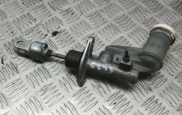 Mitsubishi Pajero Master brake cylinder