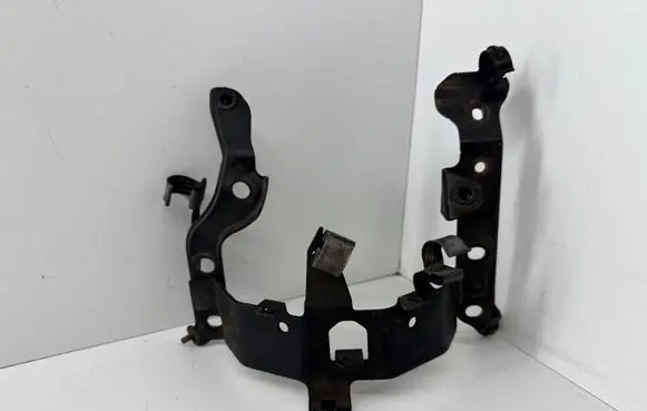 BMW 5 F10 F11 Fender mounting bracket 23310110