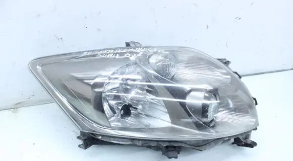 Toyota Auris 150 Headlight/headlamp 8111002540