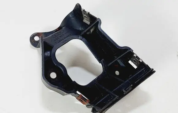 Audi A6 S6 C5 4B Fender mounting bracket 4B0853921B