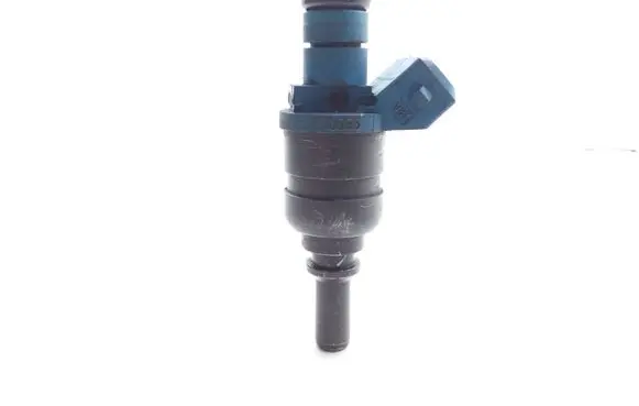 Audi A4 S4 B5 8D Fuel injector 058133551F