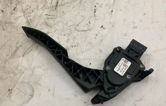 Opel Insignia A Accelerator throttle pedal 13237352 6PV00976500