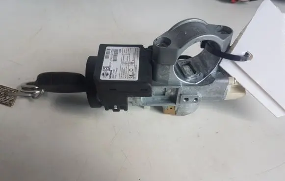 Nissan X-Trail T30 Ignition lock 28590C9902