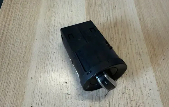 Skoda Fabia Mk3 (NJ) Light switch 6R0941531H