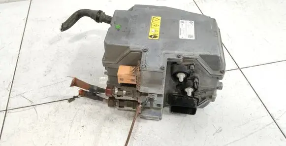 Voltage converter inverter