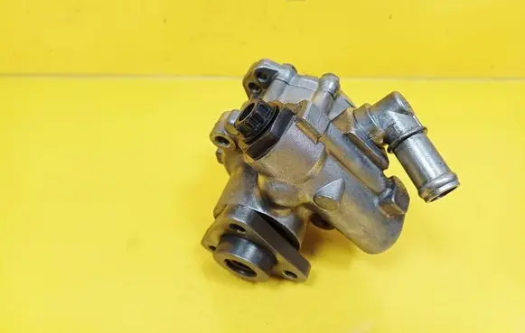 BMW 3 E36 Power steering pump 