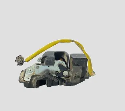 KIA Sorento Rear door lock A045777