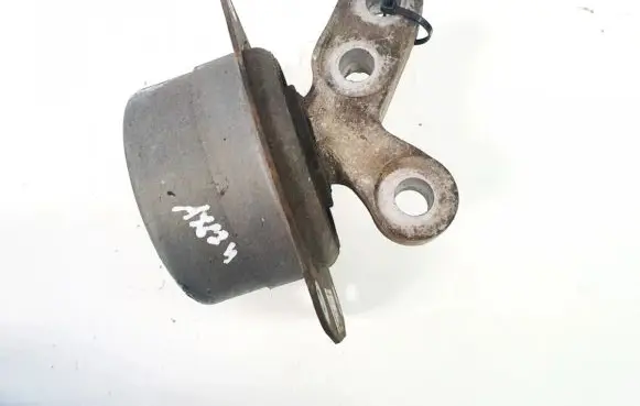 Opel Insignia A Engine mount bracket 13322171