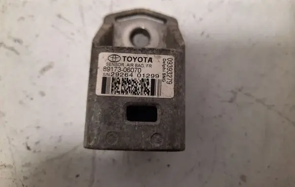 Toyota Camry Airbag deployment crash/impact sensor 09393279 8917306070