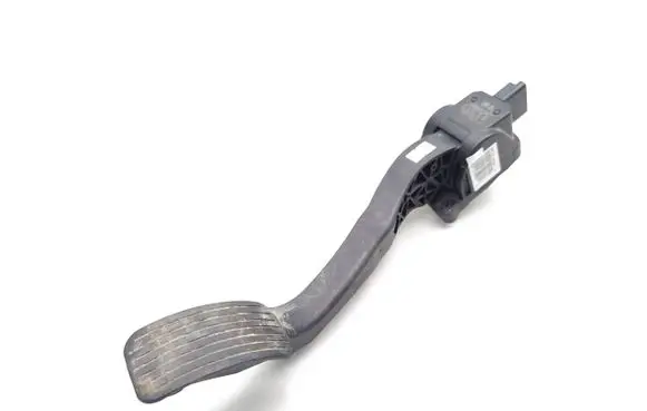 Accelerator throttle pedal