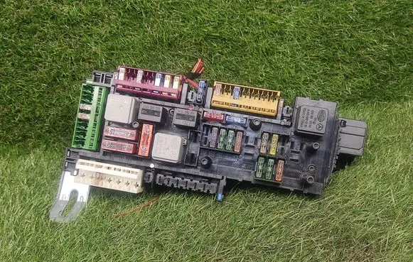 Mercedes-Benz E W212 Power management control unit 016706581