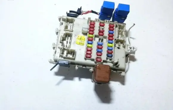 Nissan Primera Fuse box set 24350av700 0814031