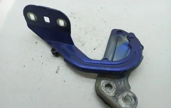 Ford Focus Engine bonnet/hood hinges BM51A16800AD
