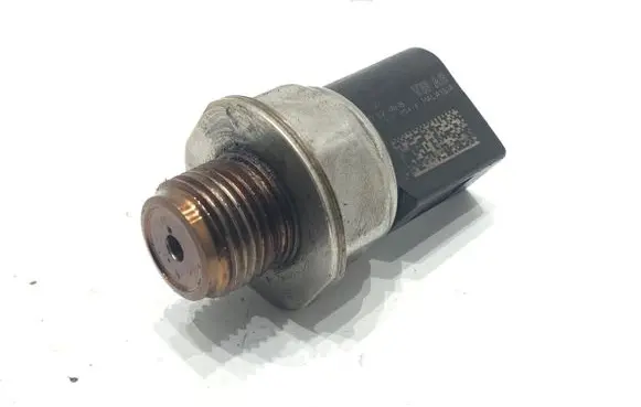 Audi A8 S8 D5 Fuel pressure sensor 04L906054F