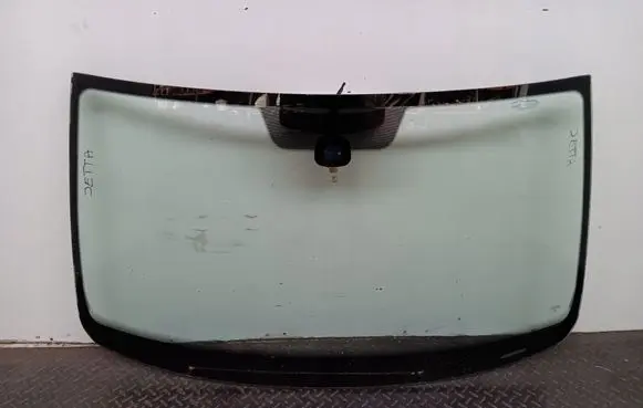 Volkswagen Jetta VI Front windscreen/windshield window 7815AGSVW