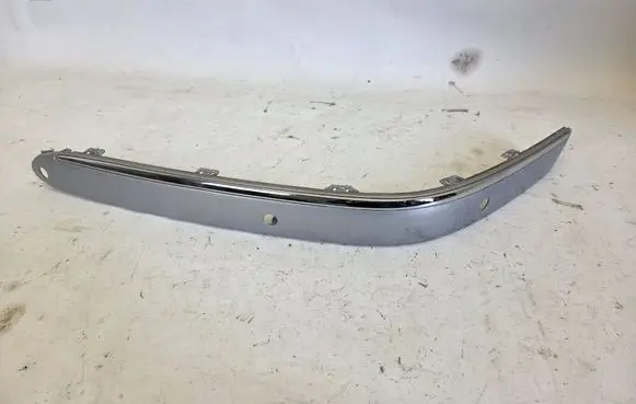 Front bumper splitter molding