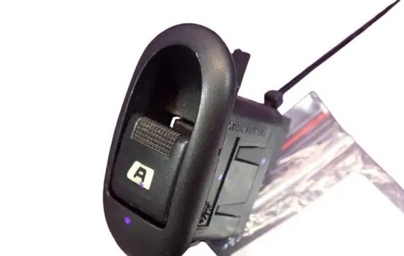 Peugeot 1007 Quarter vent window switch 