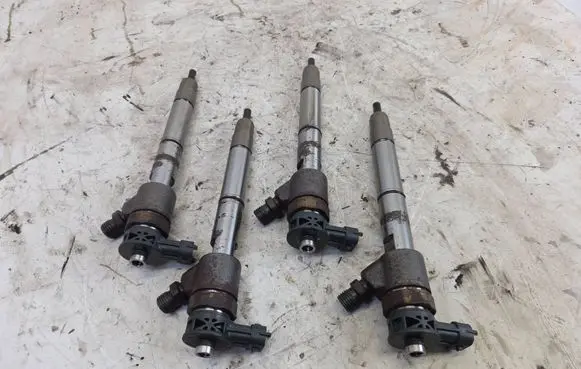 Opel Insignia A Fuel injectors set 0445110713