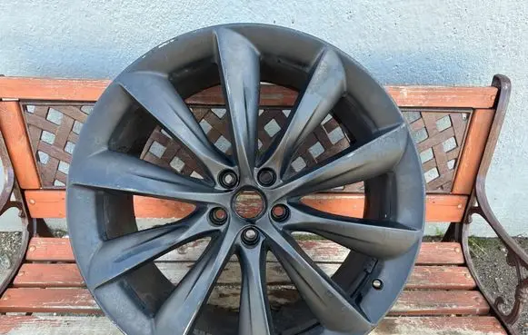 Tesla Model X R22 alloy rim 
