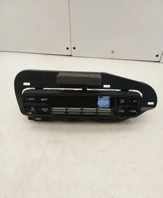 Toyota Auris E180 Climate control unit 75H695