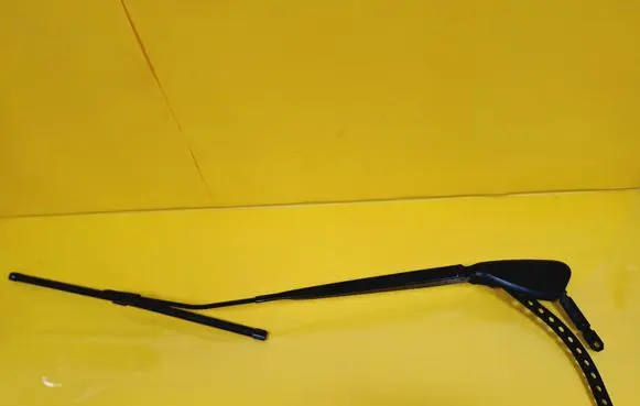 Front wiper blade arm