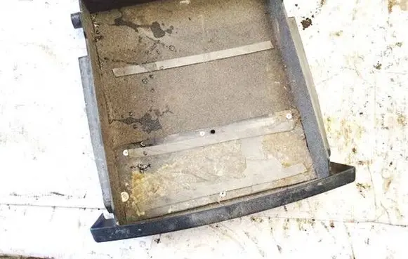 Glove box