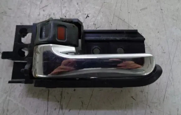 Toyota Avensis Verso Front door interior handle 