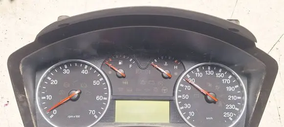 Speedometer (instrument cluster)