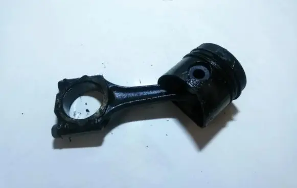 Volkswagen Golf II Piston with connecting rod
