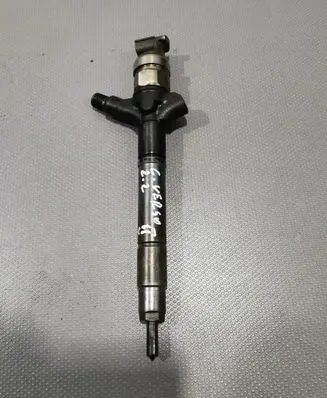 Toyota Corolla Verso AR10 Fuel injector 236700R170
