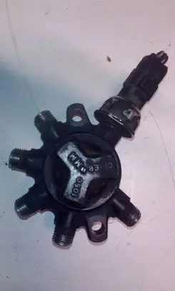 Ford Focus Fuel distributor R9144Z020D