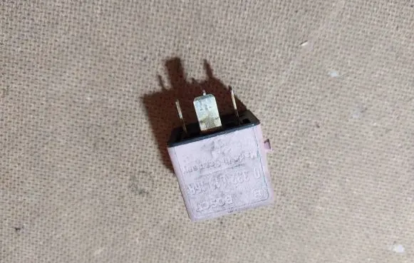 BMW 5 E39 Other relay 8365326