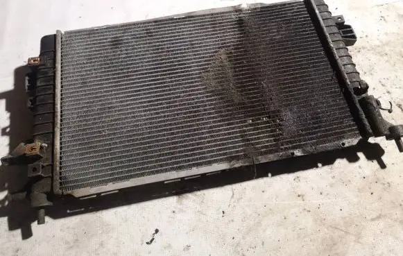 Opel Astra H Coolant radiator