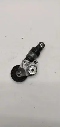 Mazda 6 Generator/alternator belt tensioner Pe0315980