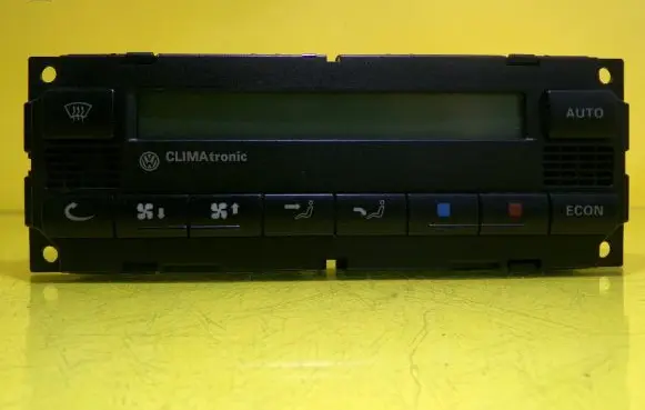 Volkswagen Golf IV Climate control/heater control trim 