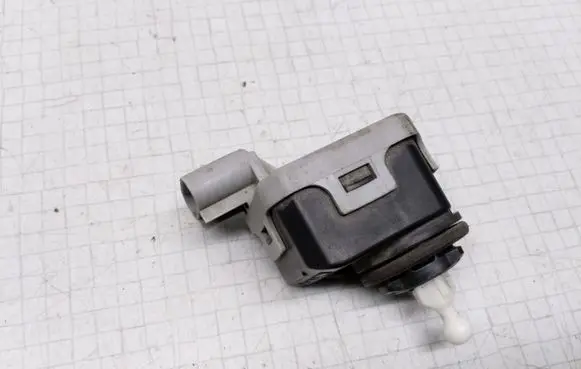 Opel Astra G Headlight level adjustment motor 90590665