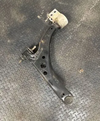 Opel Astra K Front lower control arm/wishbone 39021472