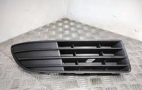 Volkswagen Polo IV 9N3 Front bumper lower grill 6Q0853666E