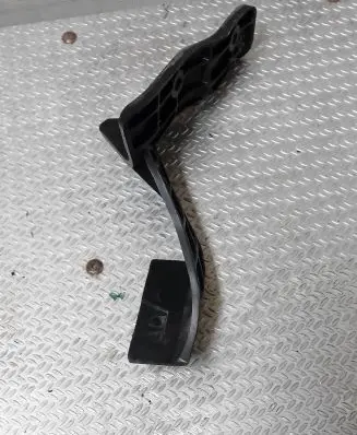 Citroen C4 Cactus Fender mounting bracket 9805295480