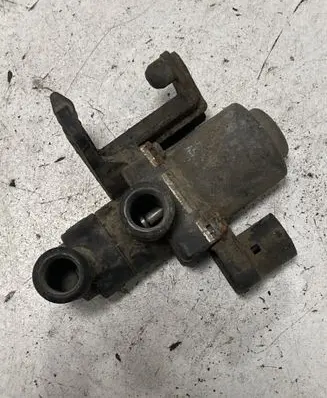 BMW 3 E36 Coolant heater control valve 1387846 1147412052