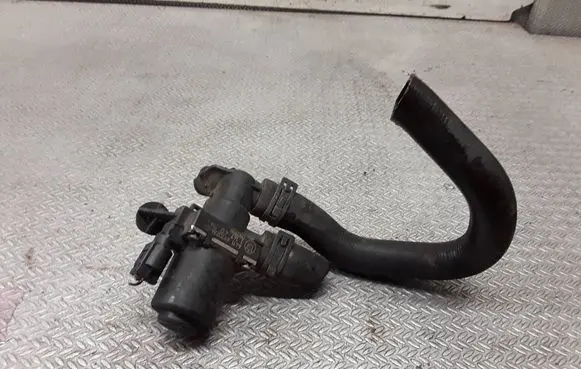 BMW 5 E60 E61 Coolant heater control valve 6920226 050709